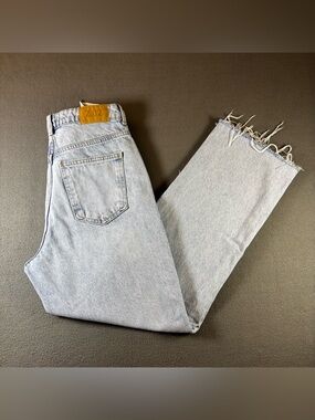 Zara light wash straight leg jeans size 8